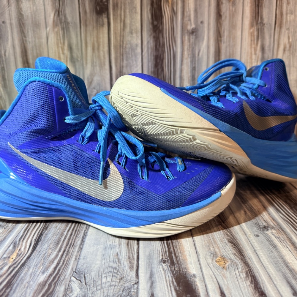 Nike Hyperdunk Basketball sneakers Size 8